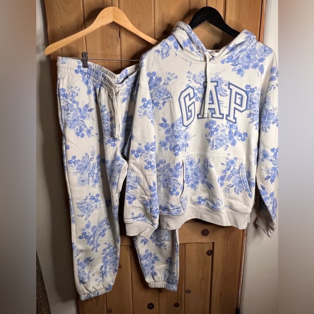 Set Gap logo Hoodie and Joggers